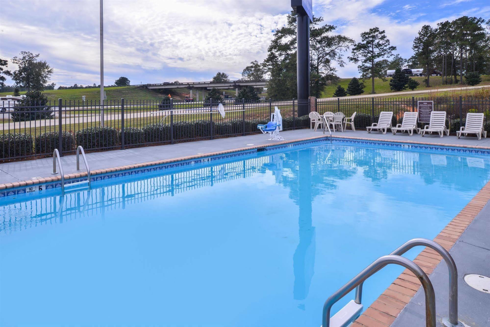 Americas Best Value Inn Wiggins Exterior foto