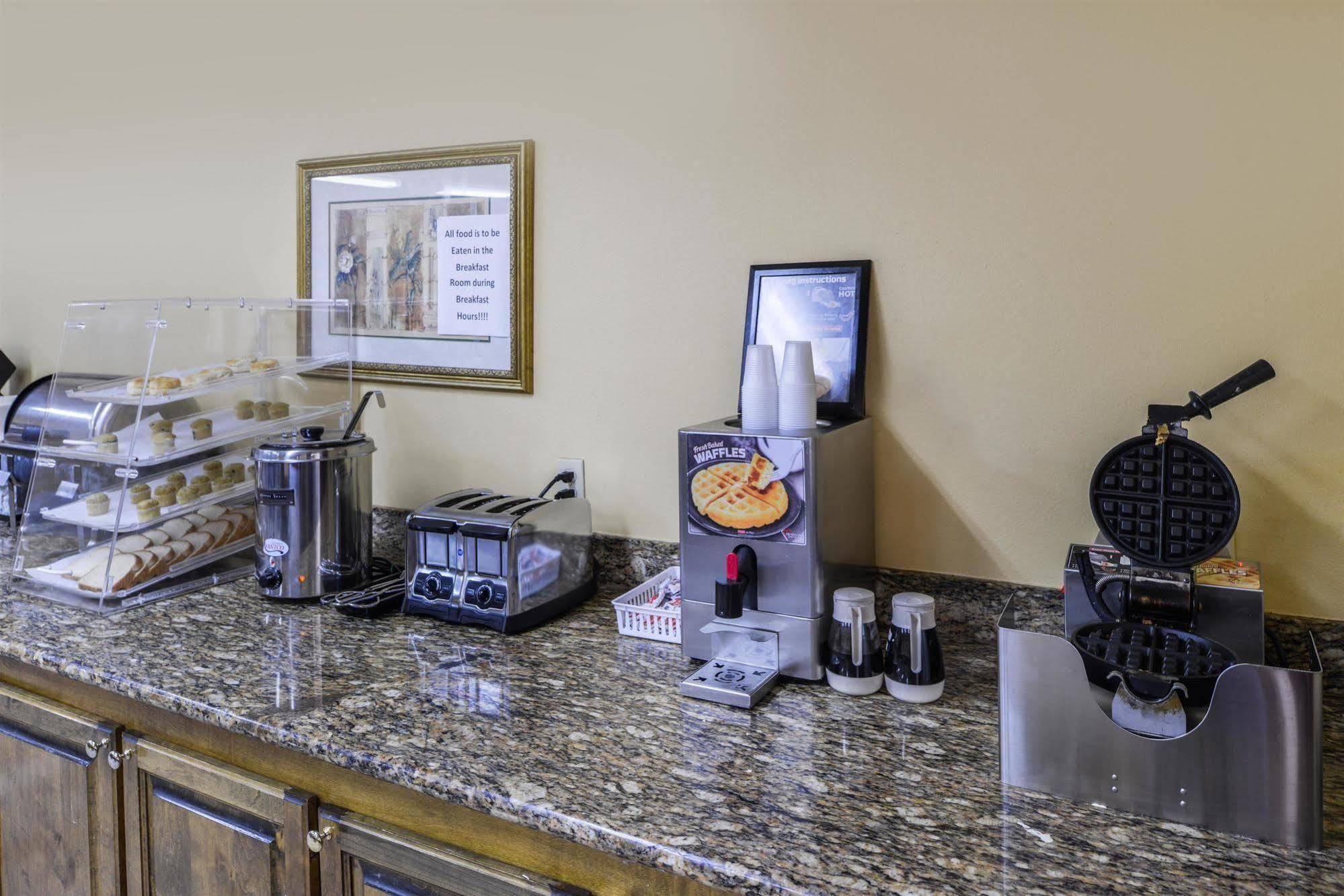 Americas Best Value Inn Wiggins Exterior foto